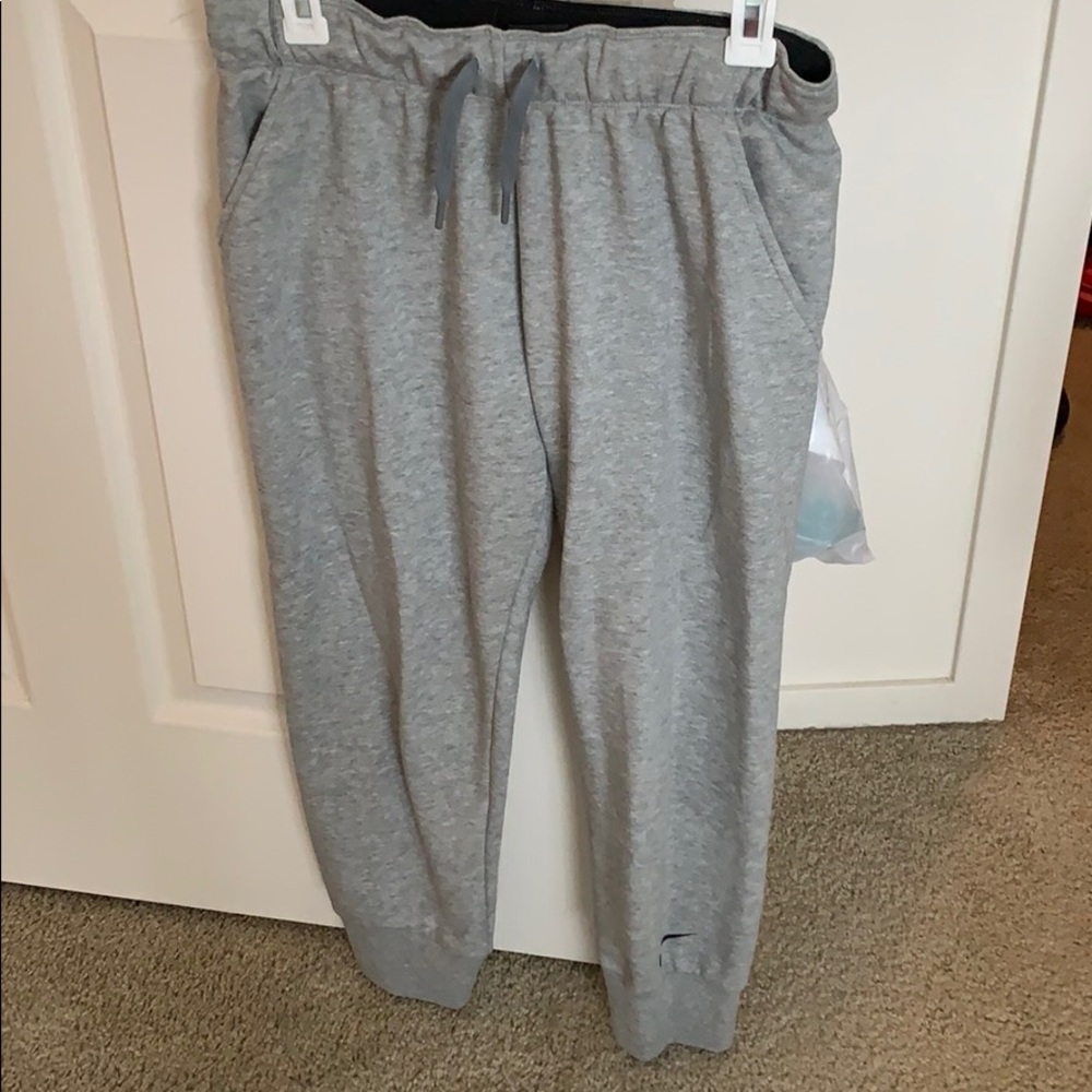 *FLASH SALE* Nike crop pants
